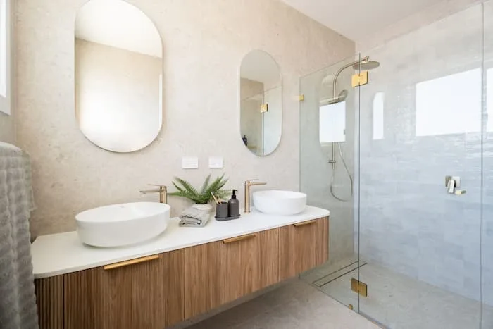Double vanity bathroom